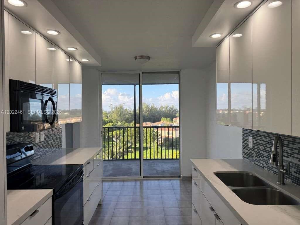 900 NE 195th St # 618, Miami FL 33179 — 16