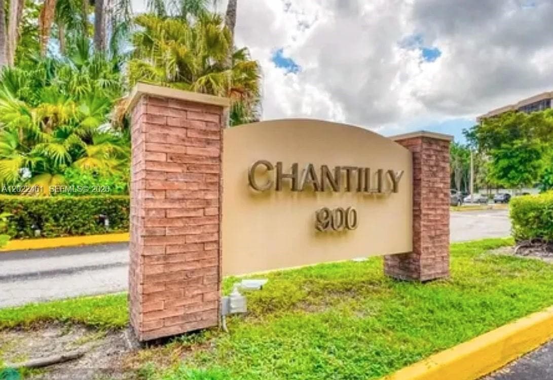 900 NE 195th St # 618, Miami FL 33179 — 3