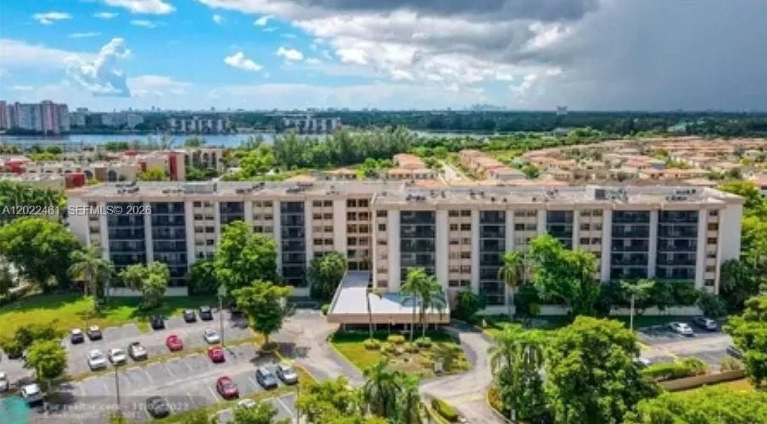 900 NE 195th St # 618, Miami FL 33179 — 5