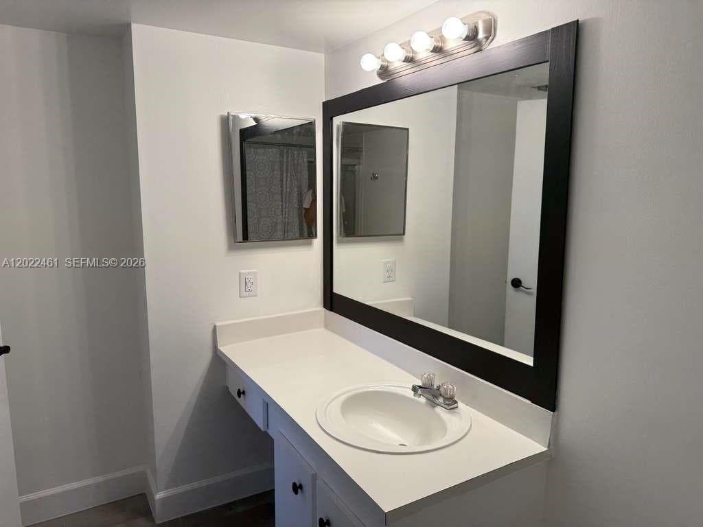 900 NE 195th St # 618, Miami FL 33179 — 24