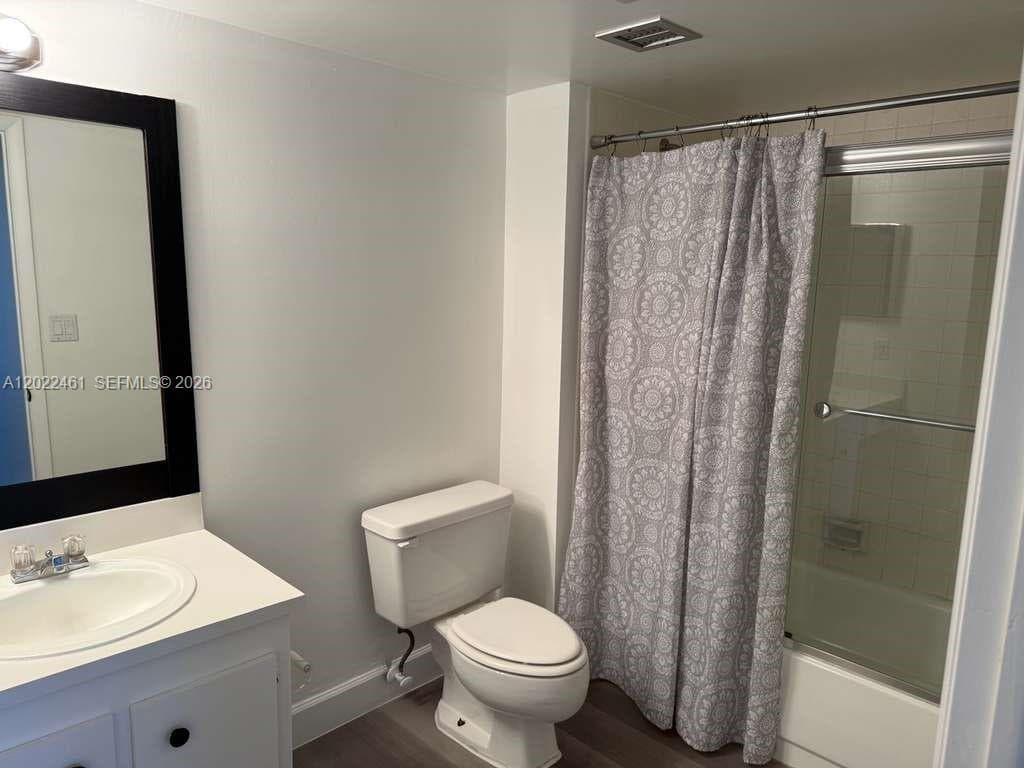 900 NE 195th St # 618, Miami FL 33179 — 25