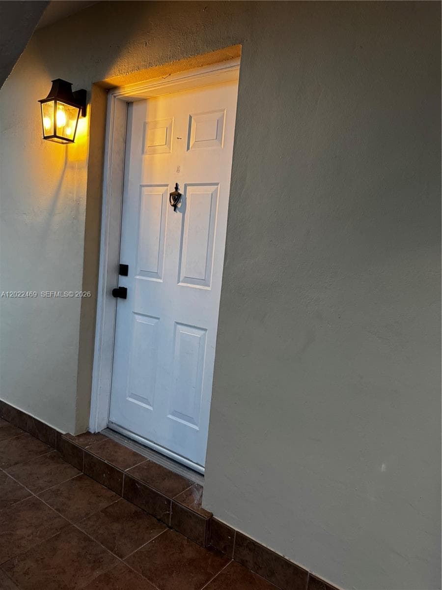 2725 SW 25th St # 1, Miami FL 33133 — 2
