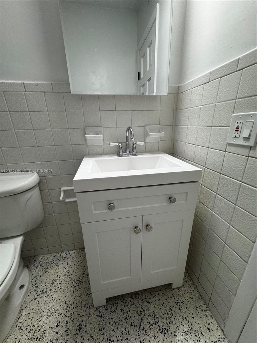 2725 SW 25th St # 1, Miami FL 33133 — 10