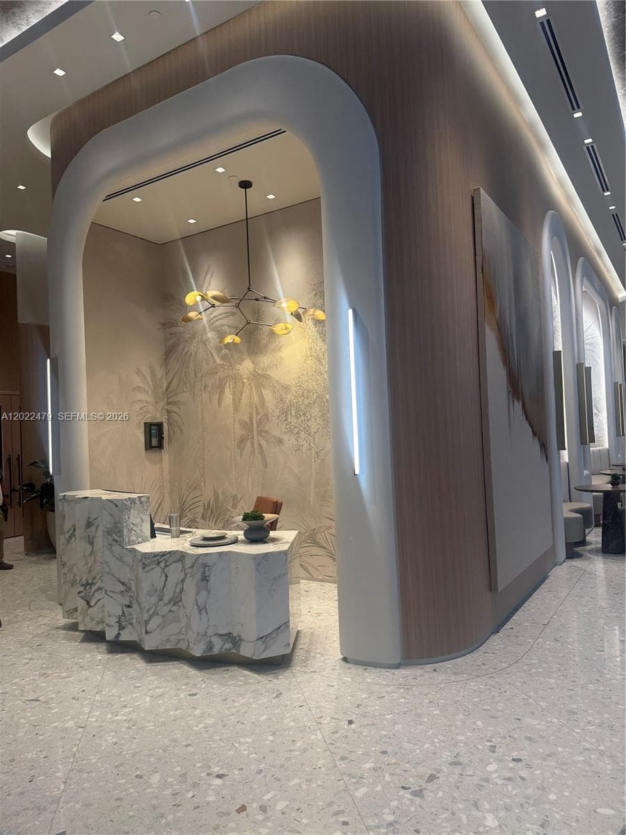 77 SE 5st # 2306, Miami FL 33131 — 2