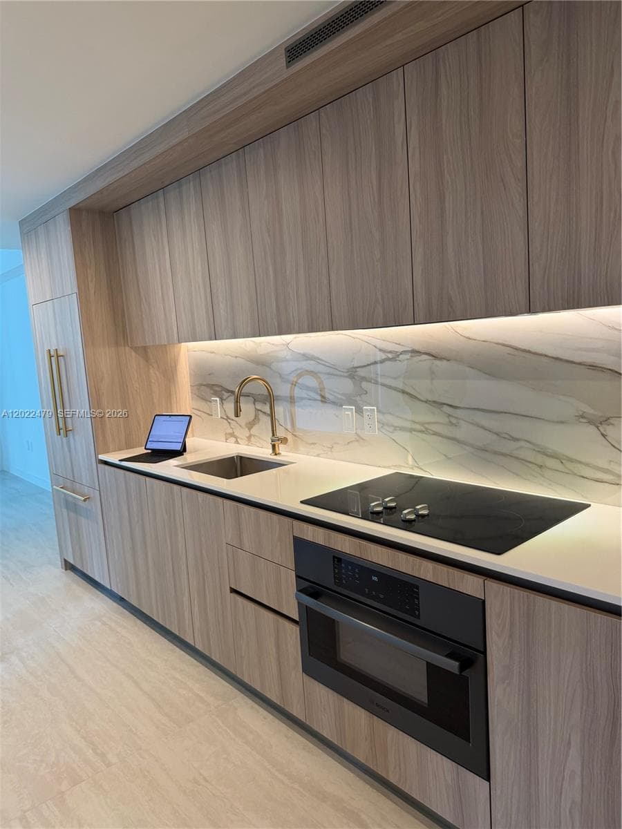77 SE 5st # 2306, Miami FL 33131 — 17