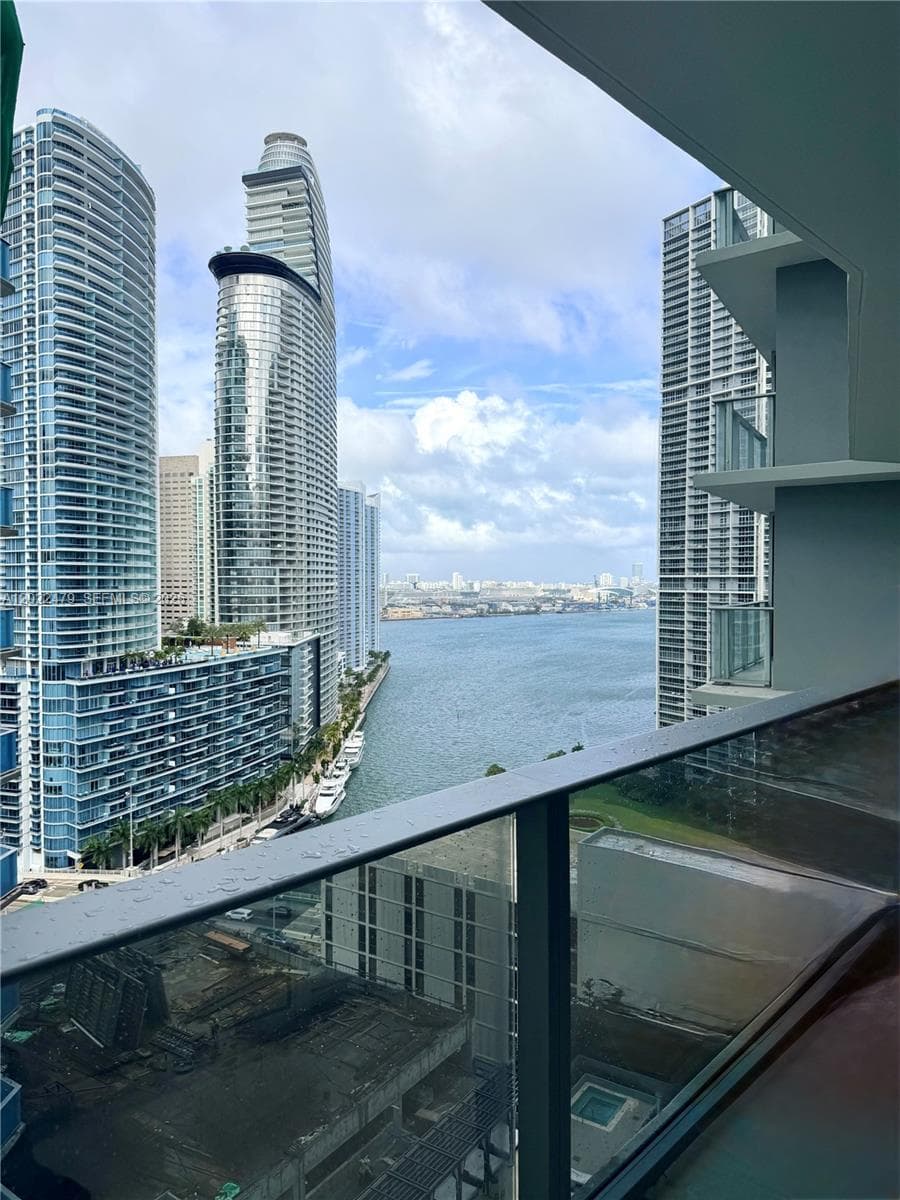 77 SE 5st # 2306, Miami FL 33131 — 1