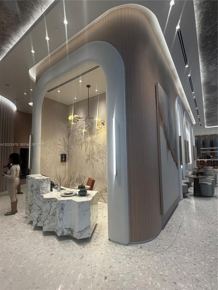 77 SE 5st # 2306, Miami FL 33131 — 28