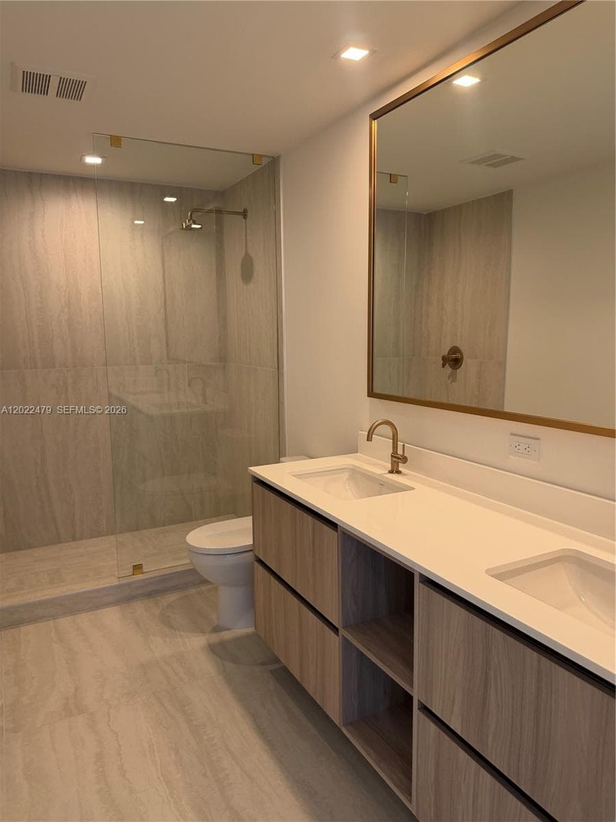 77 SE 5st # 2306, Miami FL 33131 — 21