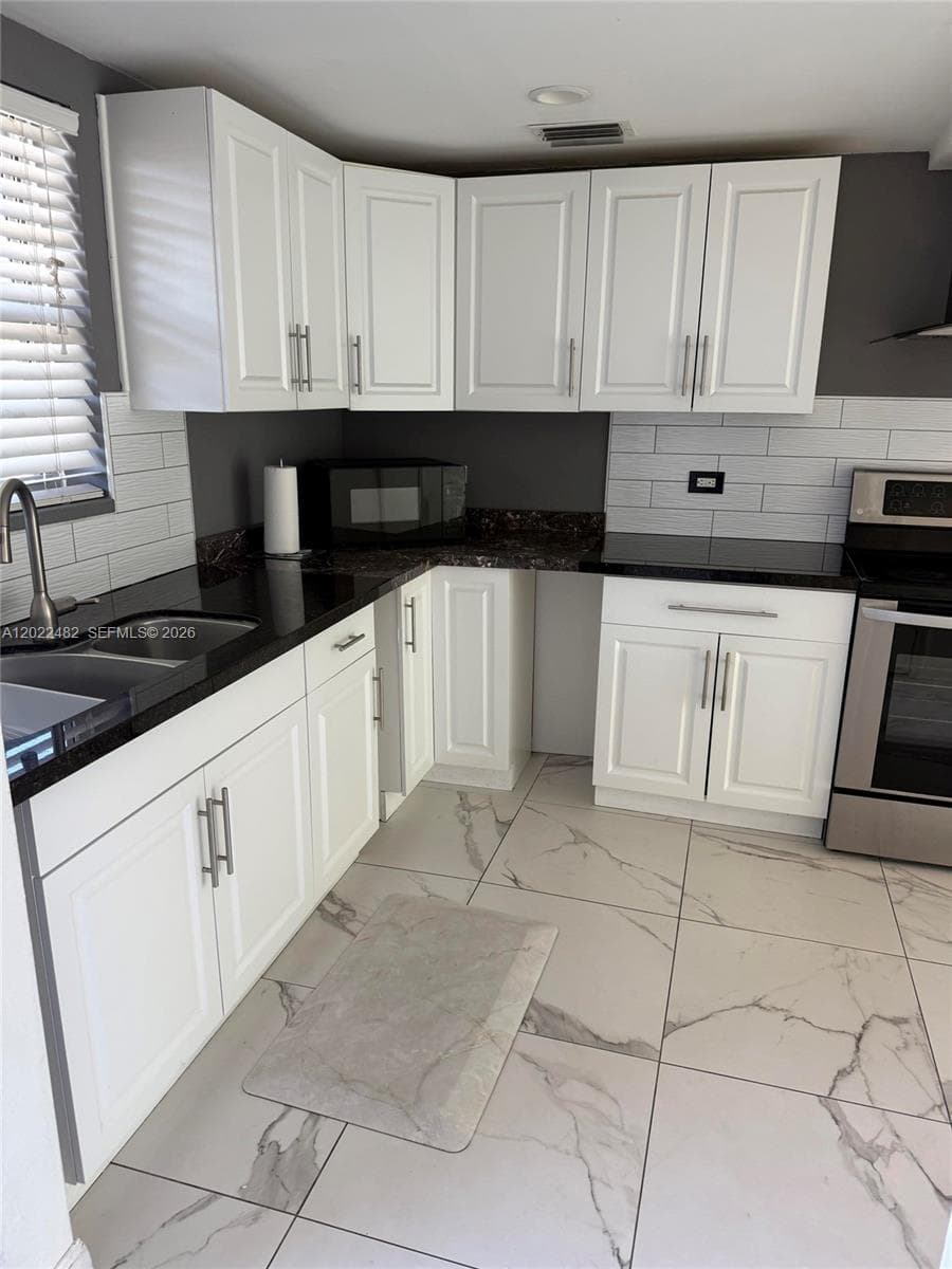 465 Swallow Dr # 8, Miami Springs FL 33166 — 1