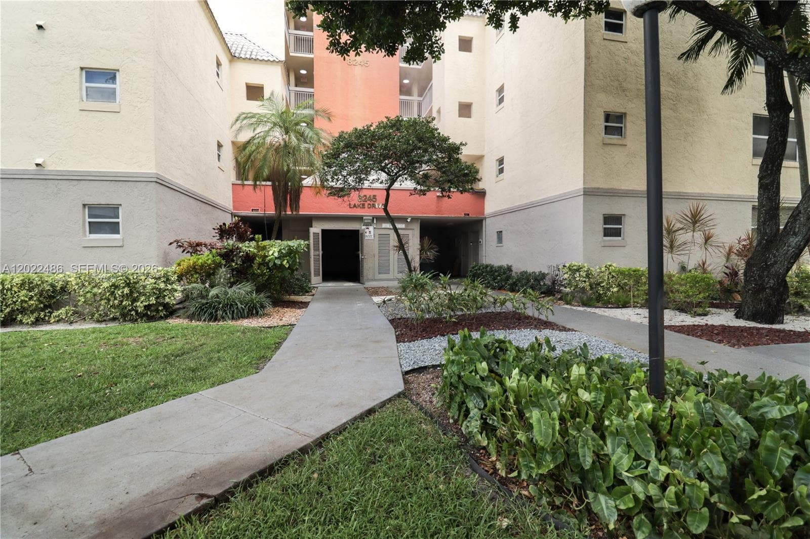 8245 Lake Dr # 308, Doral FL 33166 — 2