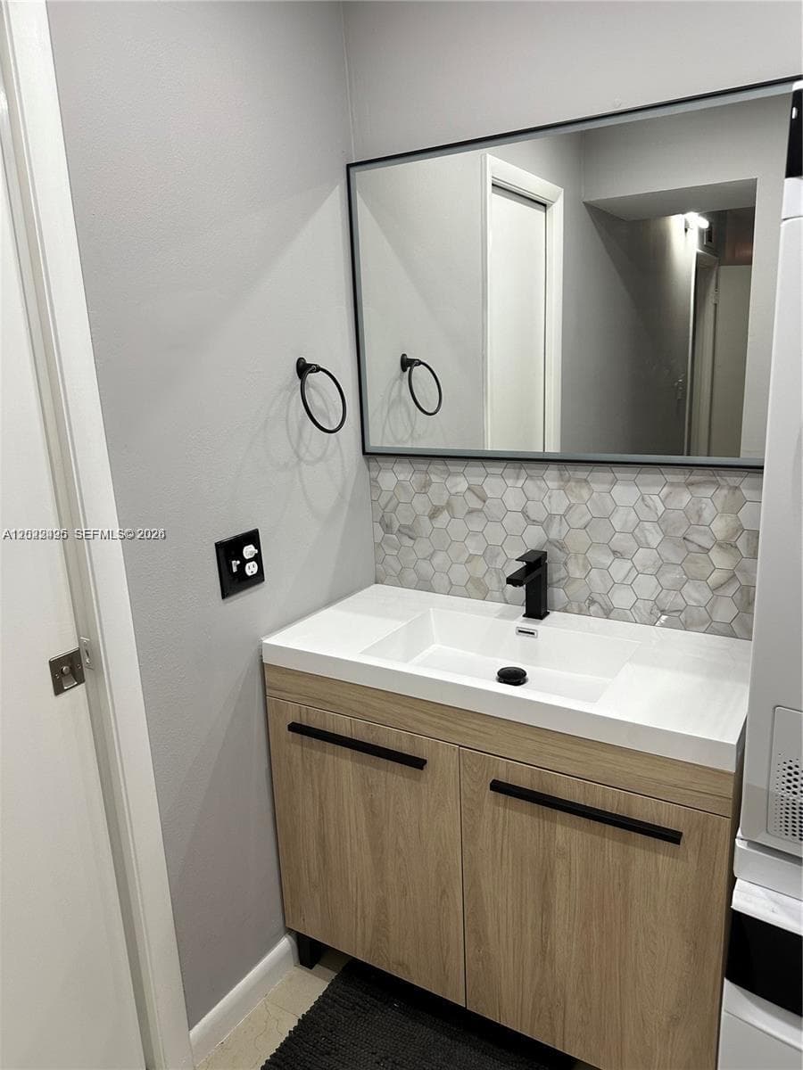 Sandalwood Condo Apts, Miami, FL — 23