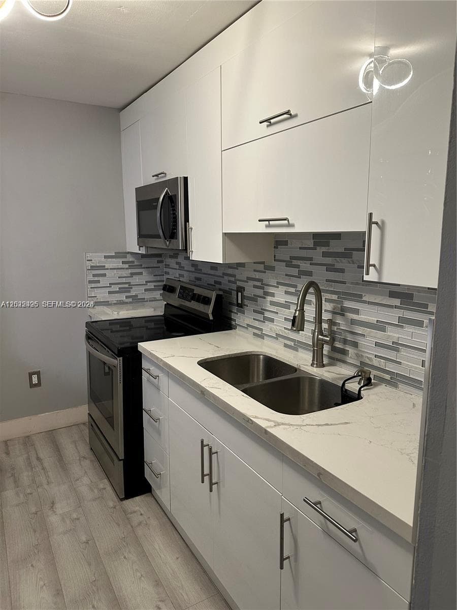 Sandalwood Condo Apts, Miami, FL — 6