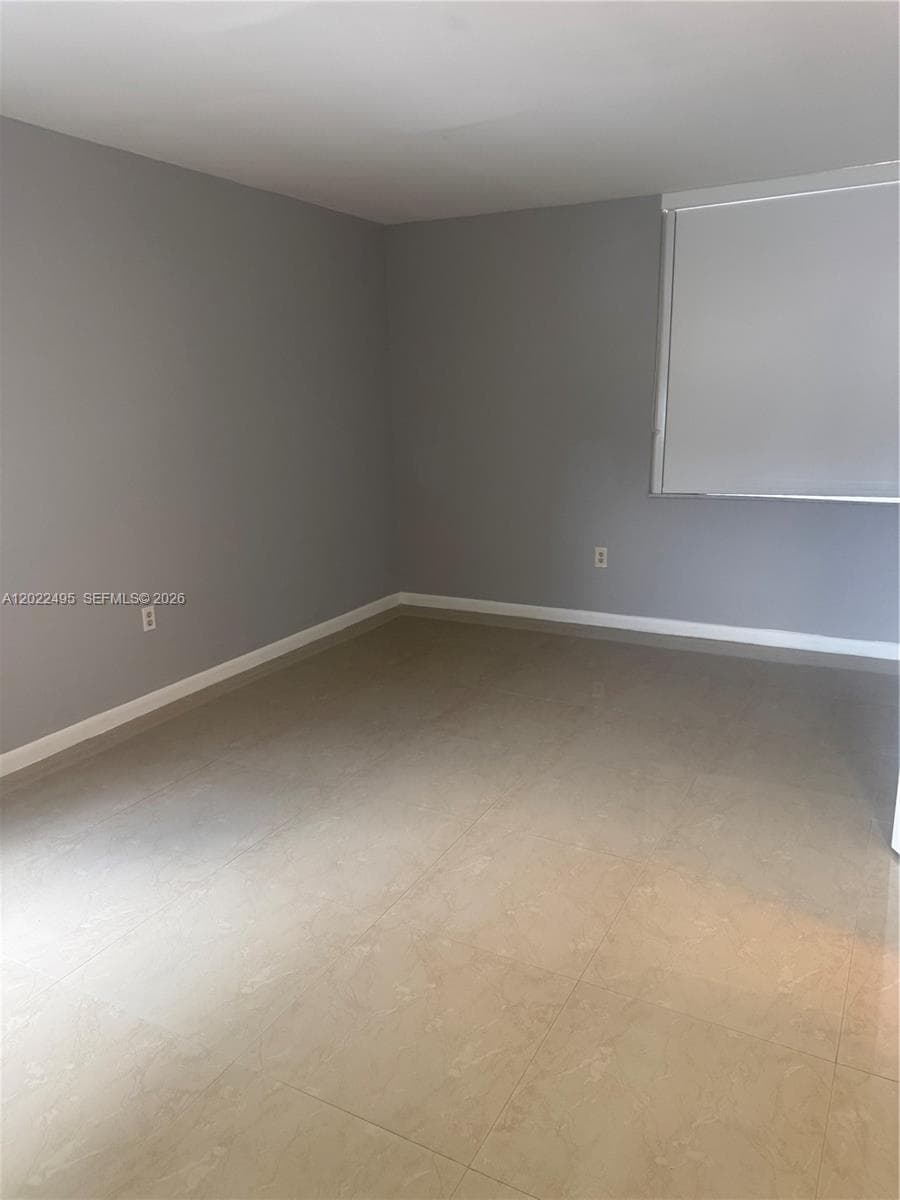 Sandalwood Condo Apts, Miami, FL — 17