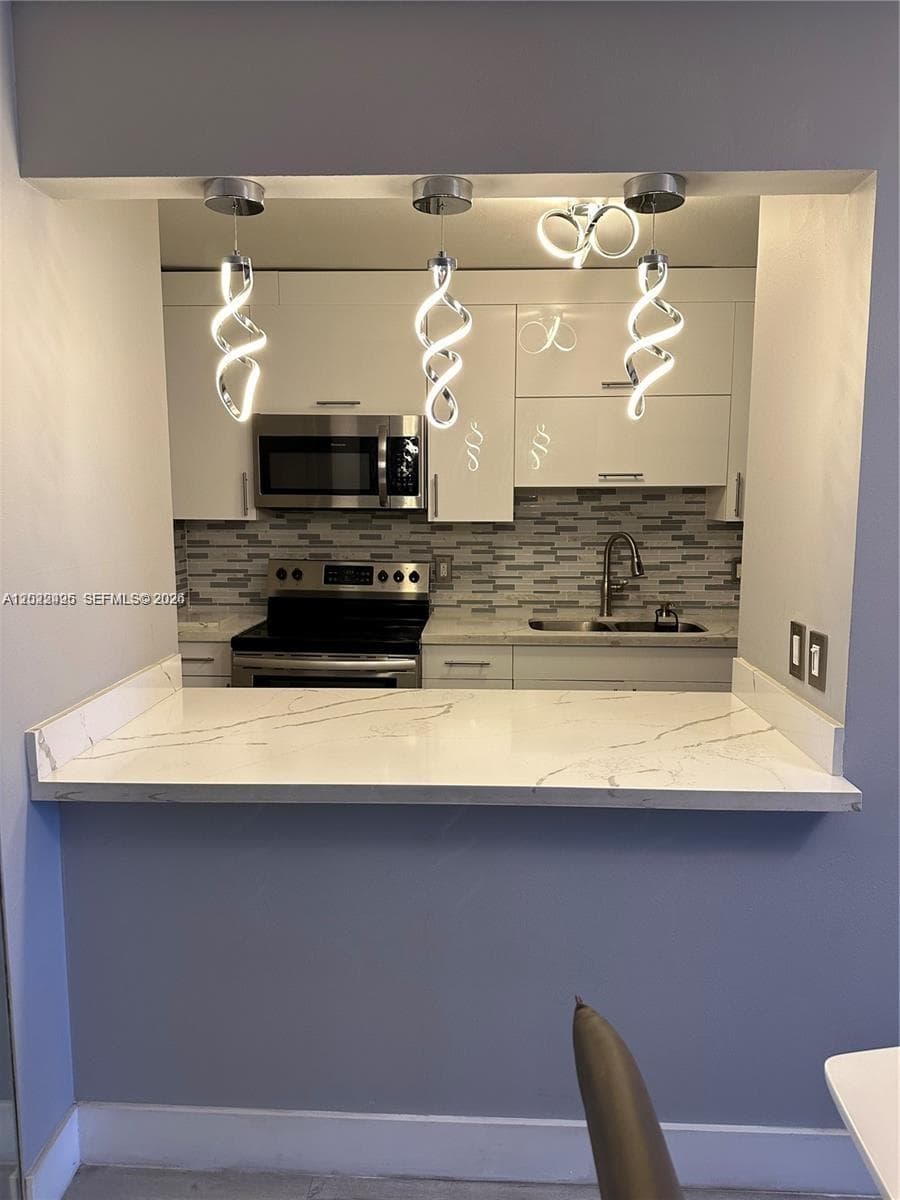 Sandalwood Condo Apts, Miami, FL — 12