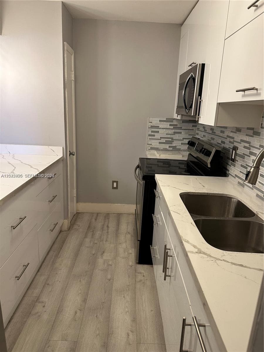 Sandalwood Condo Apts, Miami, FL — 7