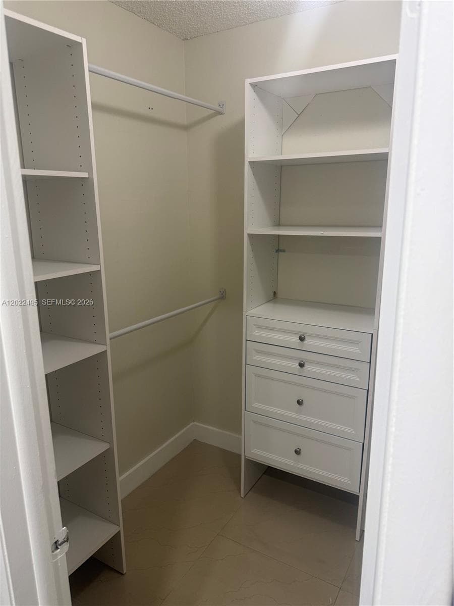 Sandalwood Condo Apts, Miami, FL — 20