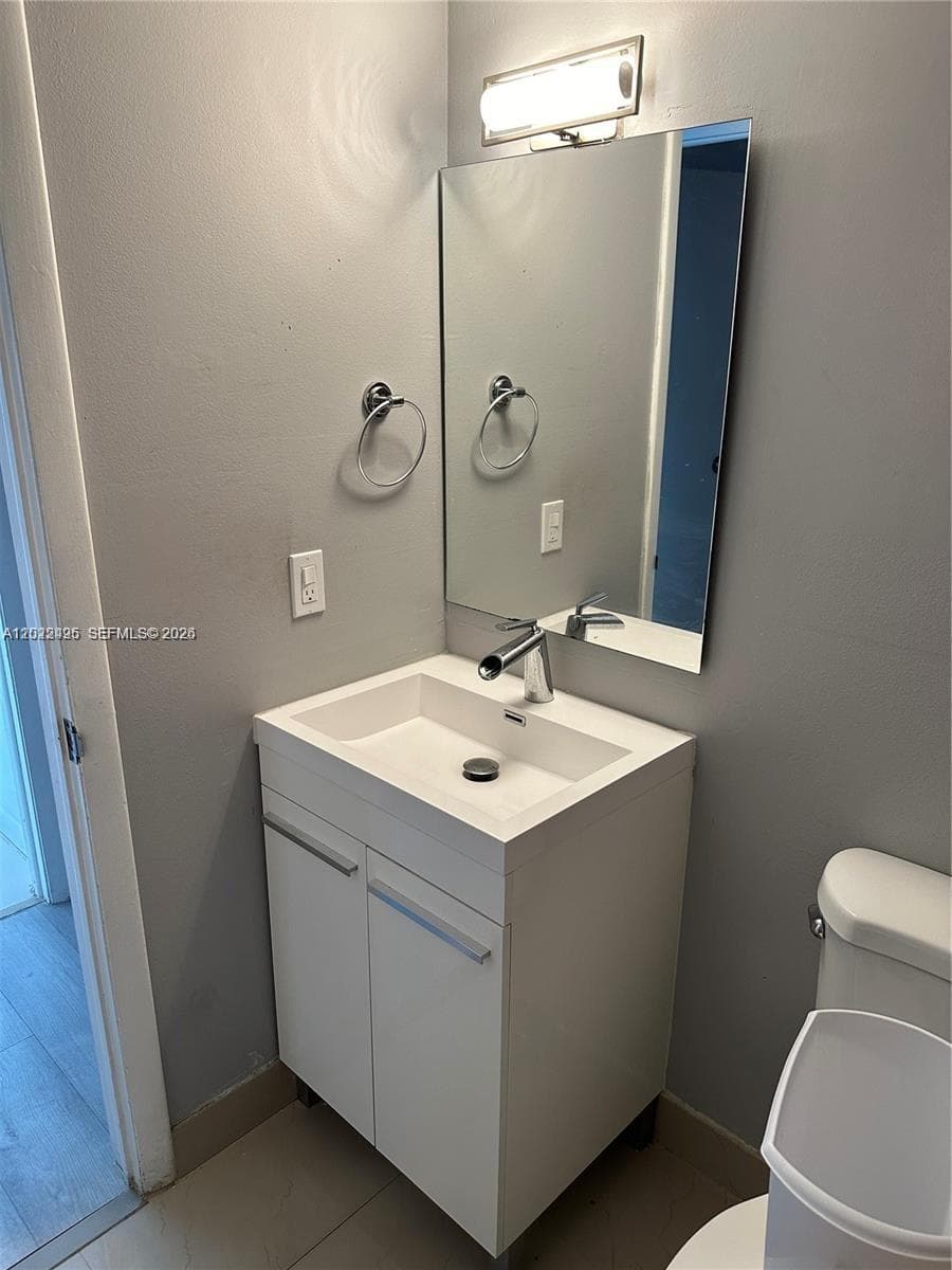 Sandalwood Condo Apts, Miami, FL — 30