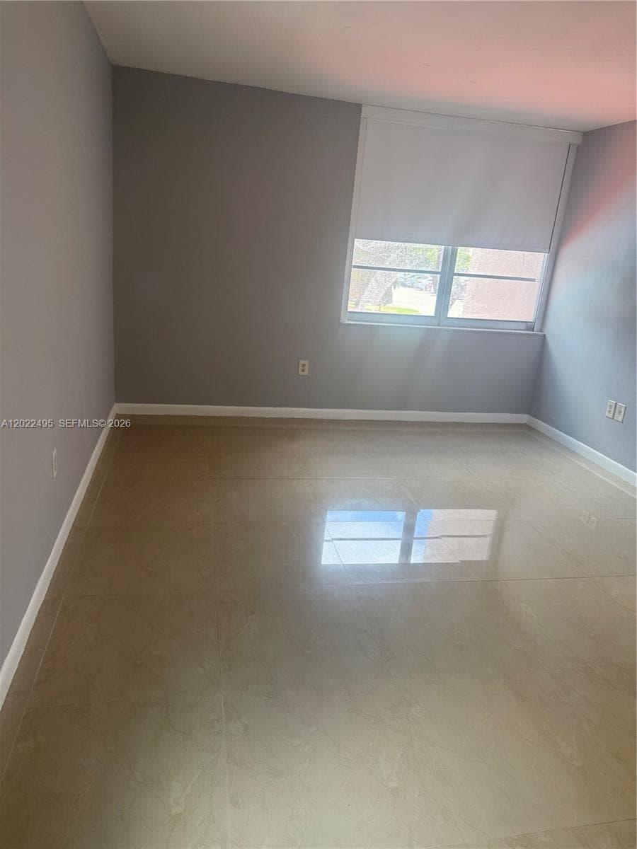 Sandalwood Condo Apts, Miami, FL — 18