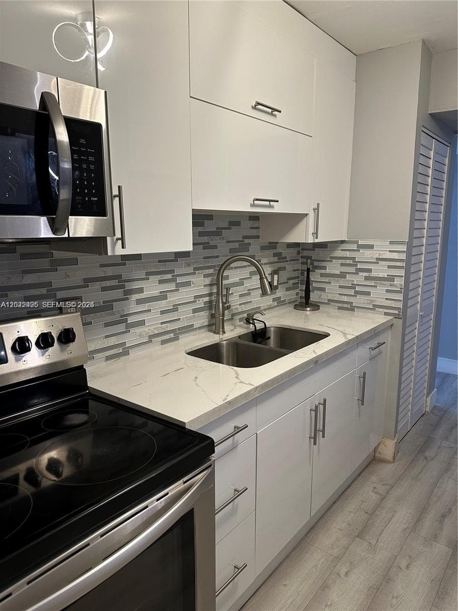 Sandalwood Condo Apts, Miami, FL — 4