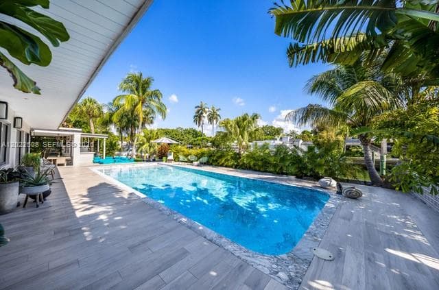 1141 NE 90th St, Miami FL 33138 — 25