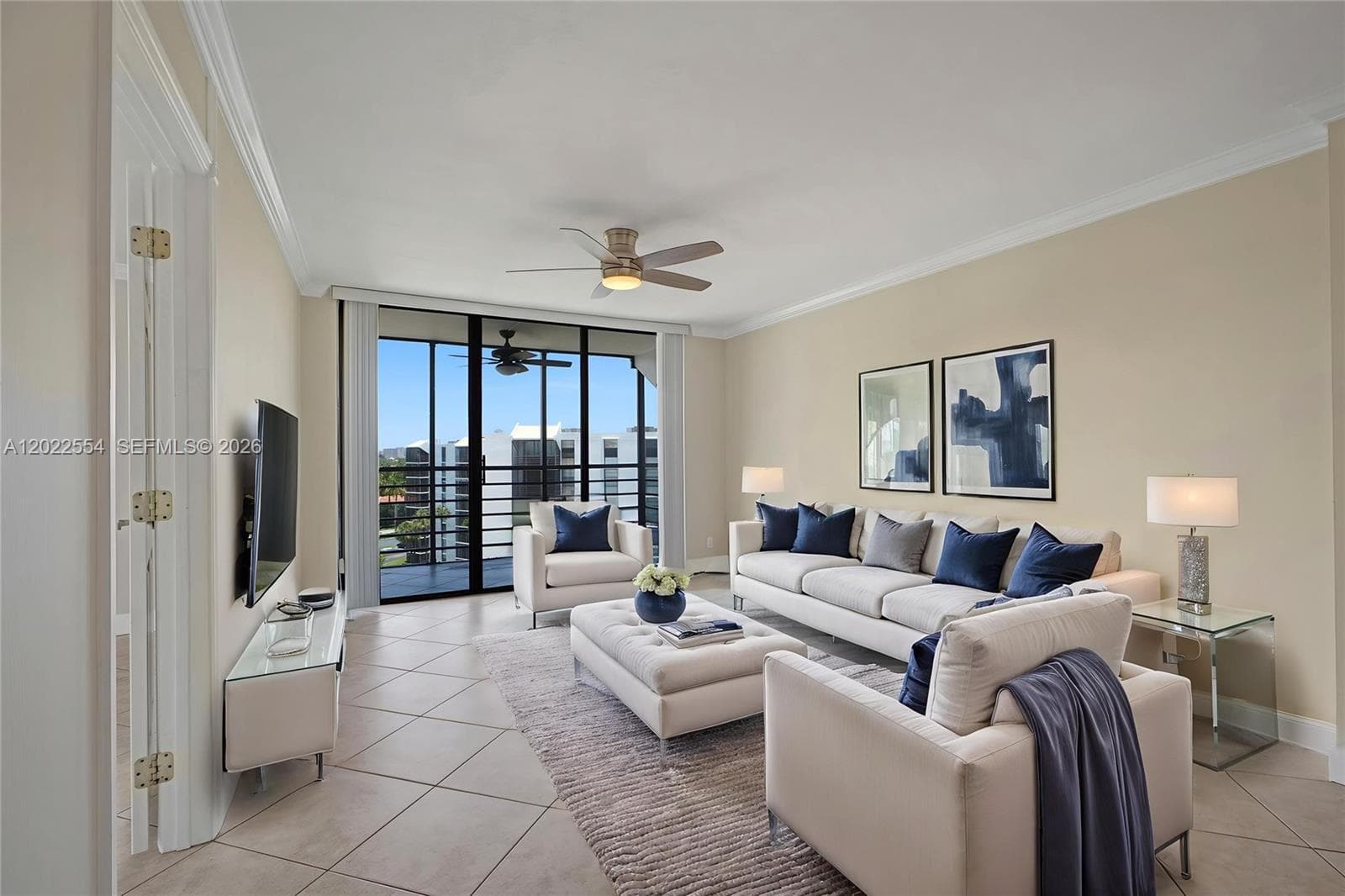 20400 W Country Club Dr # 812, Aventura FL 33180 — 2