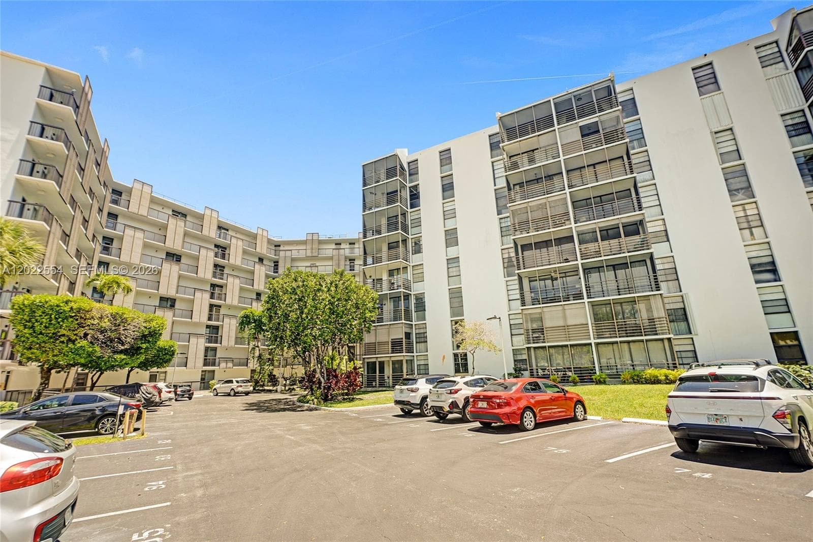 20400 W Country Club Dr # 812, Aventura FL 33180 — 36