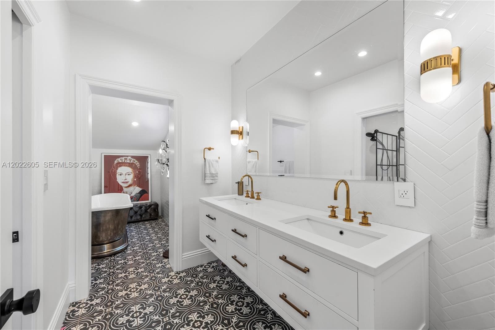5236 Pine Tree Dr, Miami Beach FL 33140 — 38