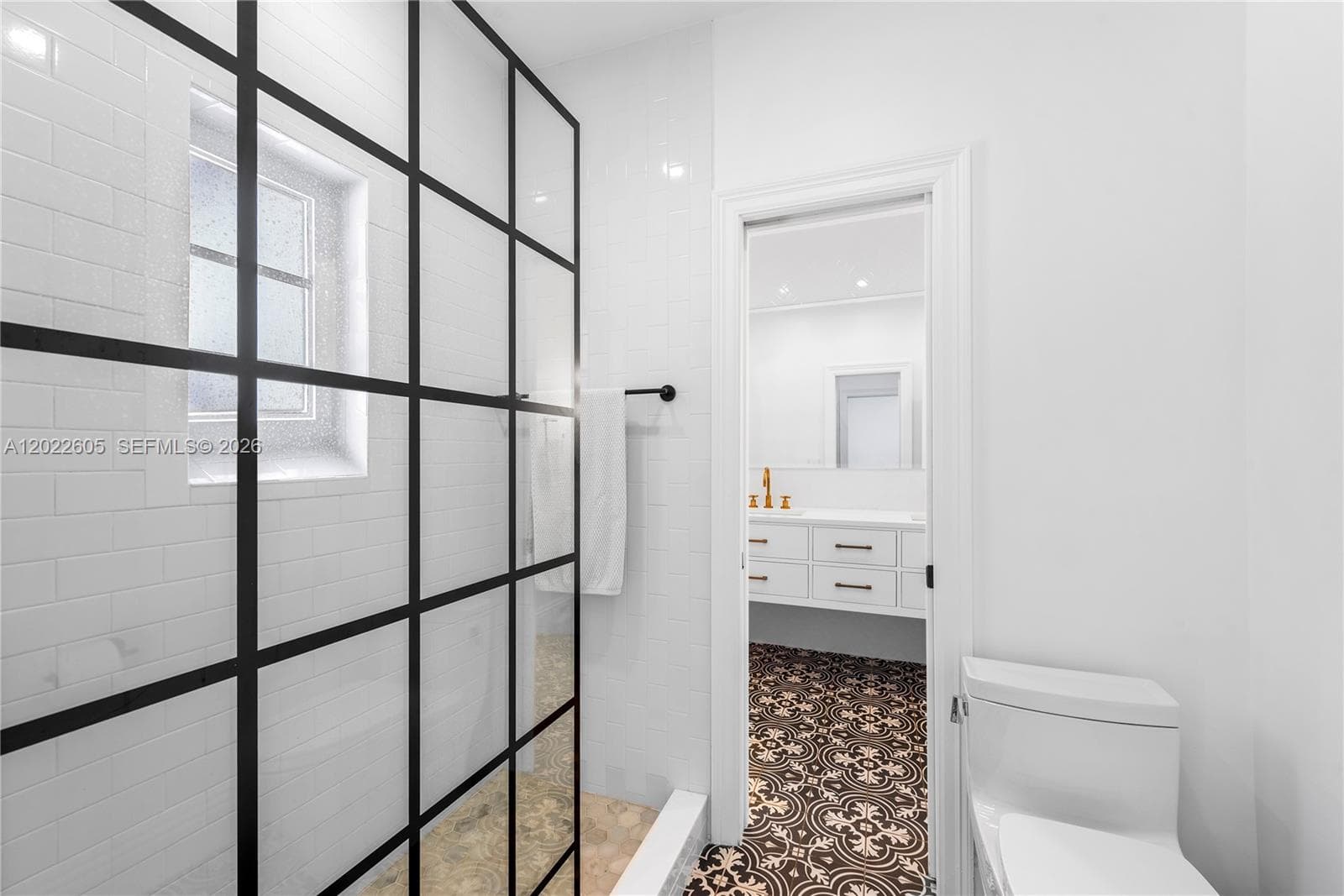 5236 Pine Tree Dr, Miami Beach FL 33140 — 41