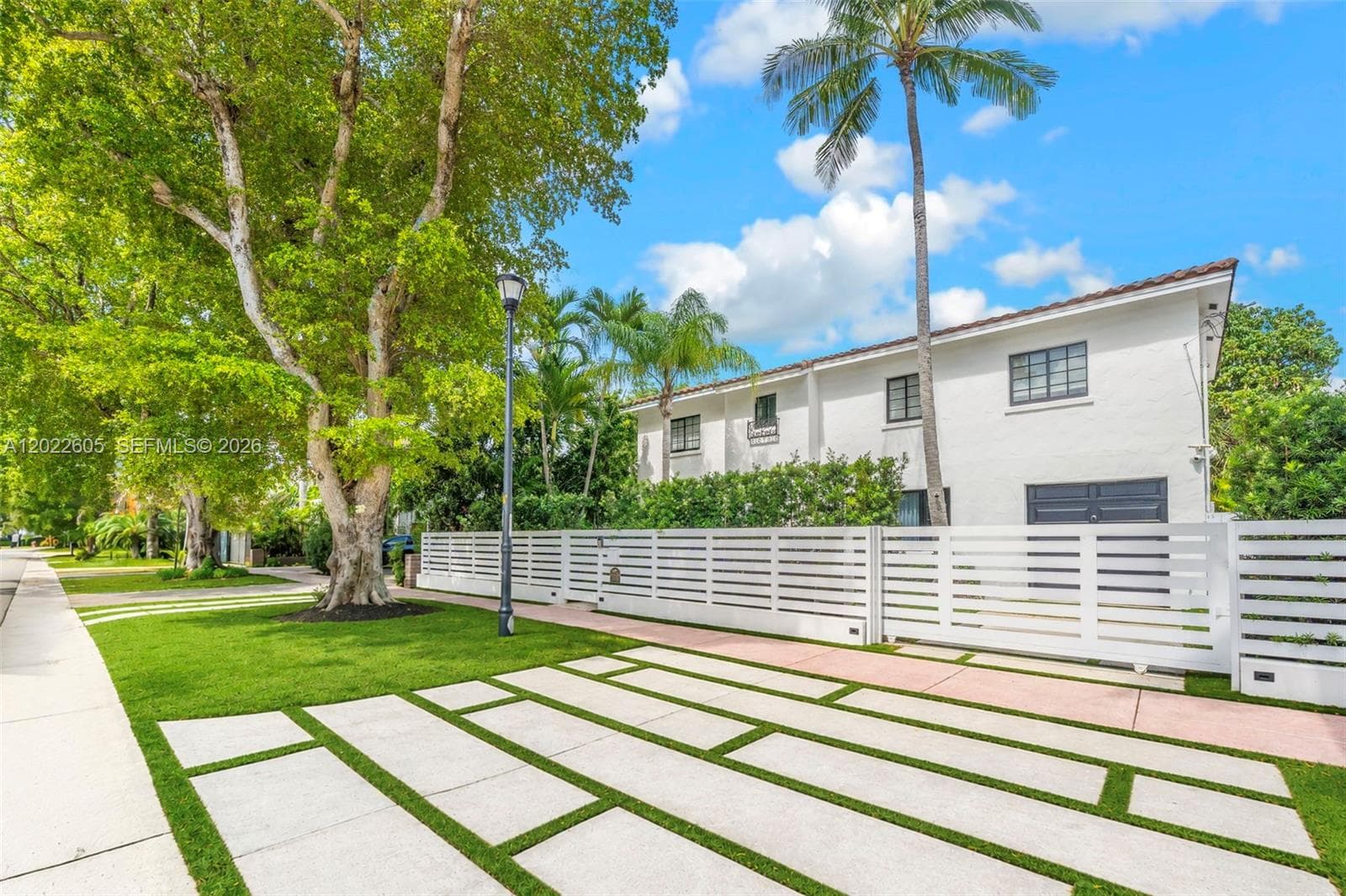 5236 Pine Tree Dr, Miami Beach FL 33140 — 4