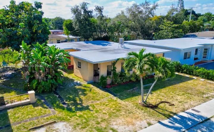 224 NE 111th St, Miami FL 33161 — 13