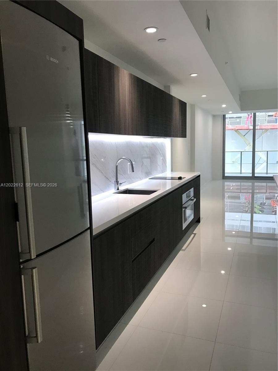 851 NE 1st Ave # 207, Miami FL 33132 — 2