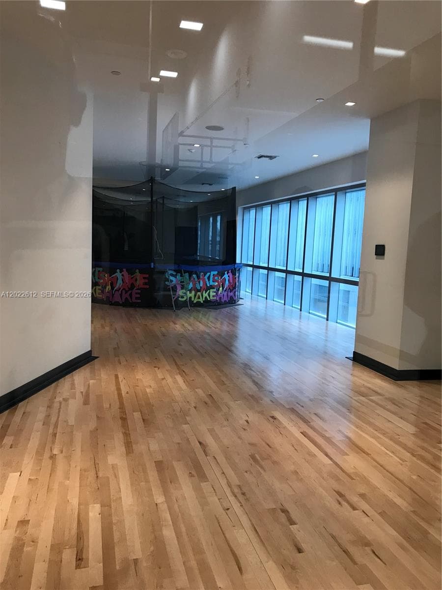 851 NE 1st Ave # 207, Miami FL 33132 — 14