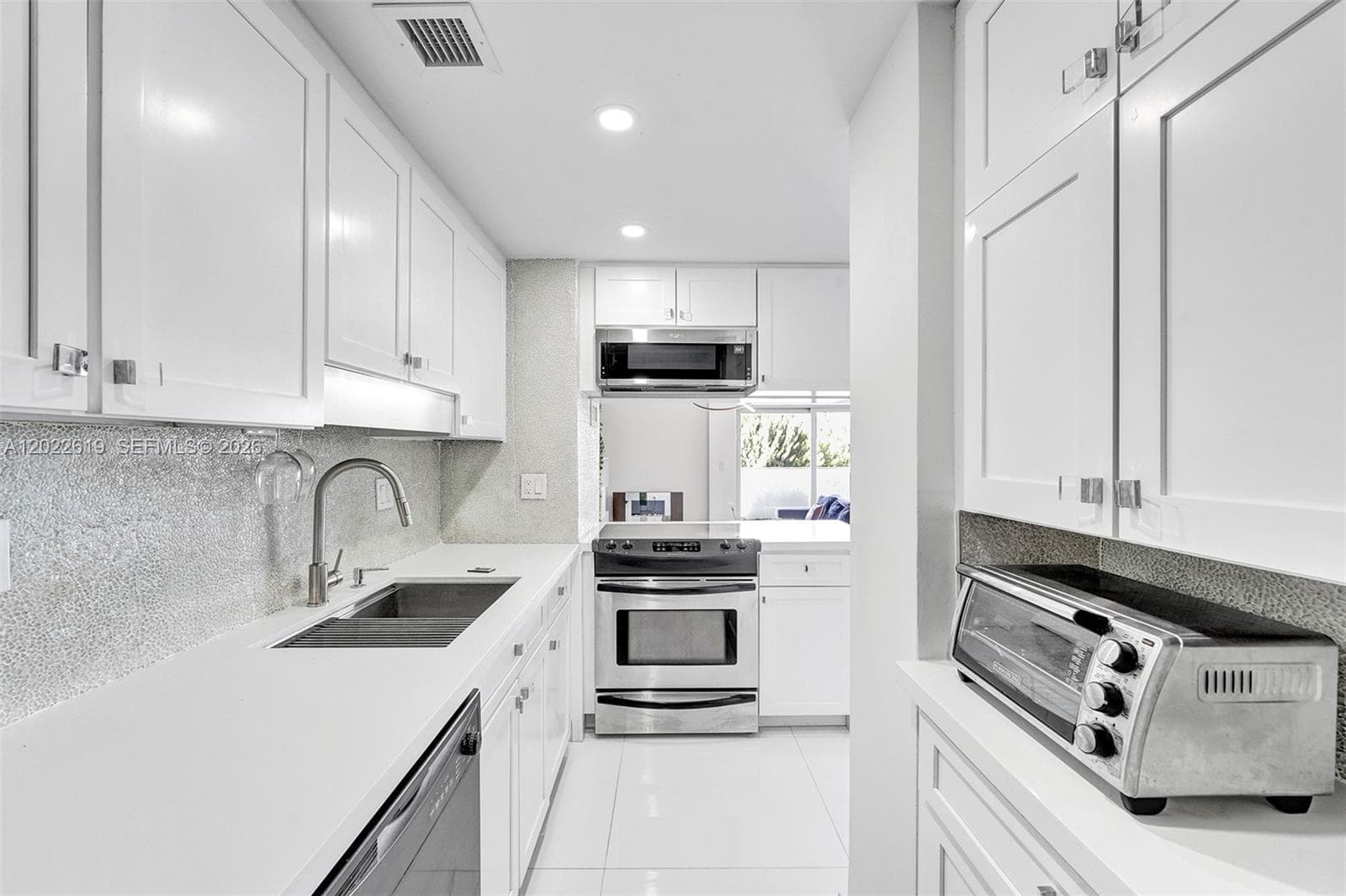 880 NE 69th St # 5G, Miami FL 33138 — 33