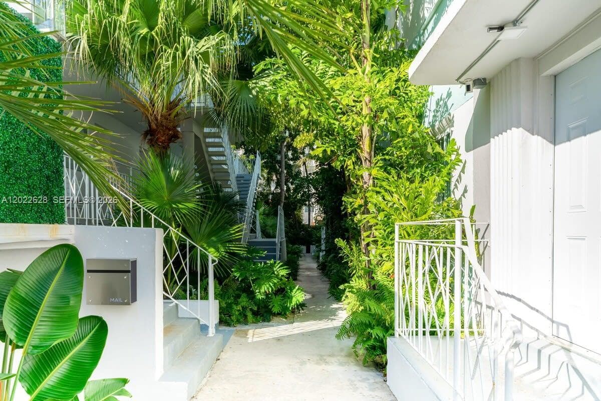 7830 Abbott Ave # 25, Miami Beach FL 33141 — 34