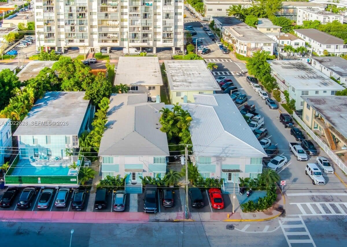 7830 Abbott Ave # 25, Miami Beach FL 33141 — 33