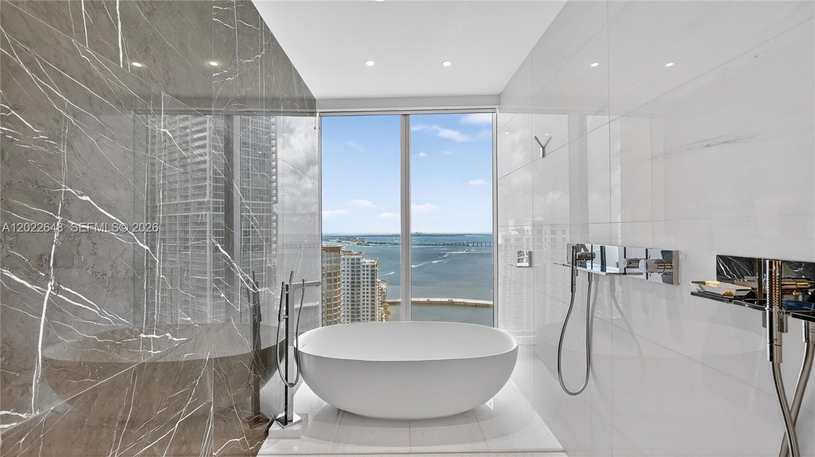 300 Biscayne Blvd Way # 3604, Miami FL 33131 — 34