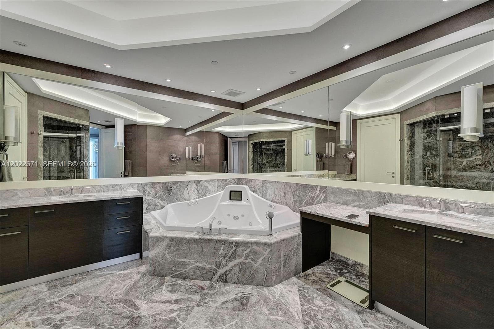 16051 Collins Ave # 1102, Sunny Isles Beach FL 33160 — 33