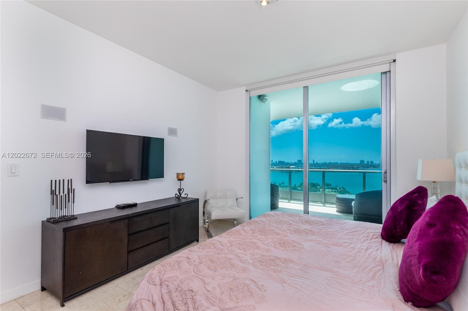 900 Biscayne Blvd # 2002, Miami FL 33132 — 24