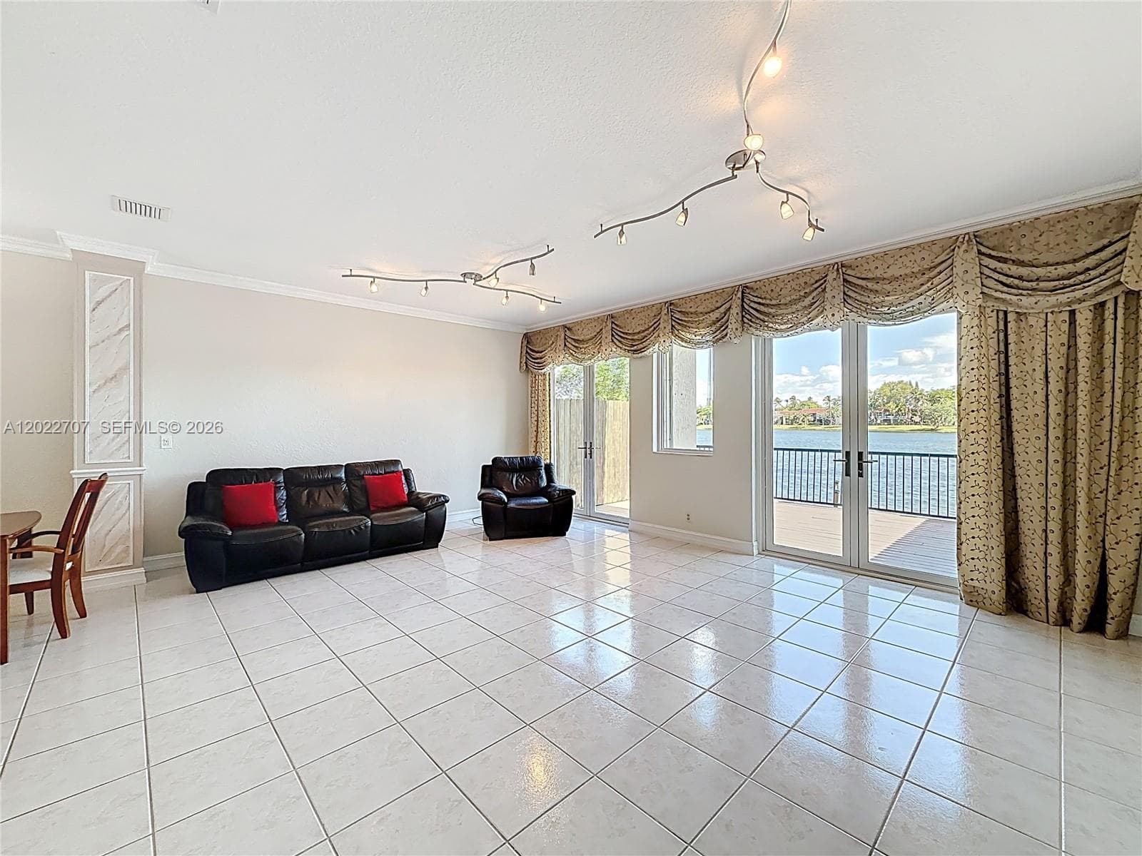 781 NE 195th St, Miami FL 33179 — 24