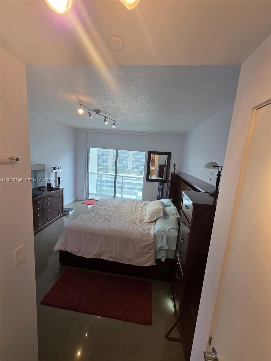 1060 Brickell Ave # 2201, Miami FL 33131 — 22
