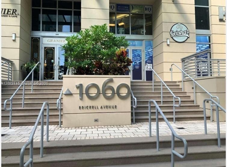 1060 Brickell Ave # 2201, Miami FL 33131 — 1