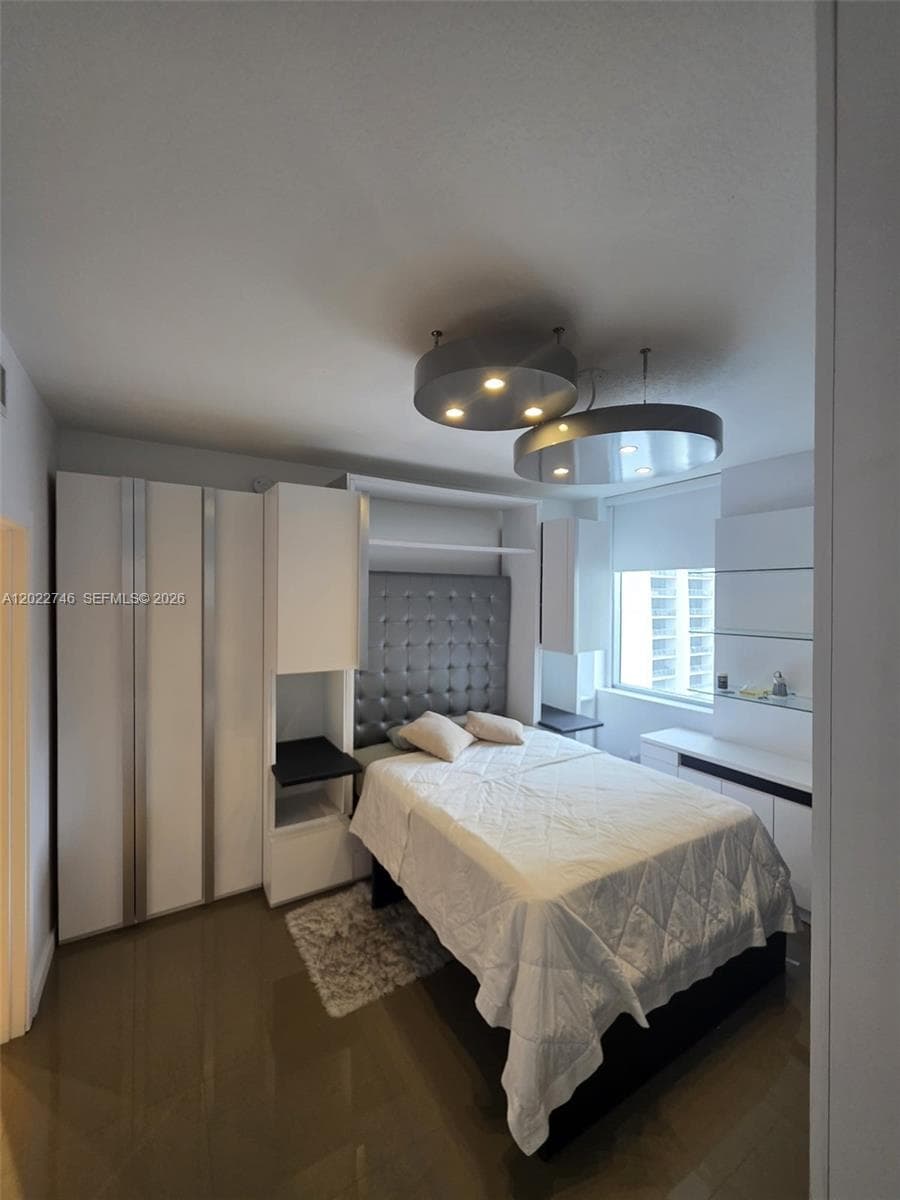 1060 Brickell Ave # 2201, Miami FL 33131 — 30