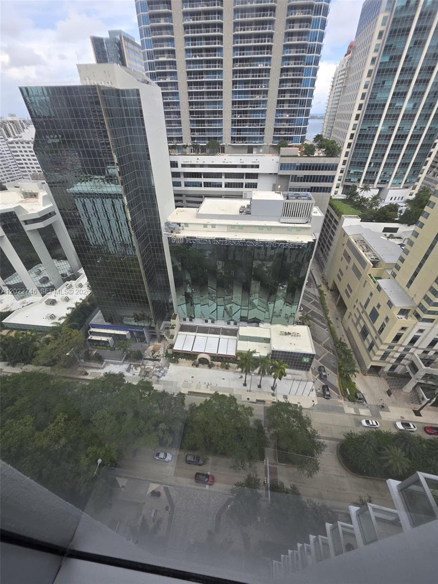 1060 Brickell Ave # 2201, Miami FL 33131 — 34