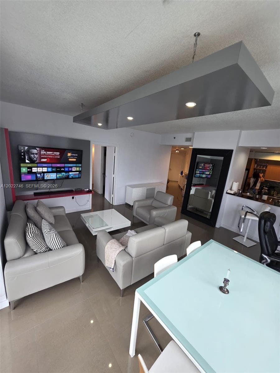 1060 Brickell Ave # 2201, Miami FL 33131 — 33