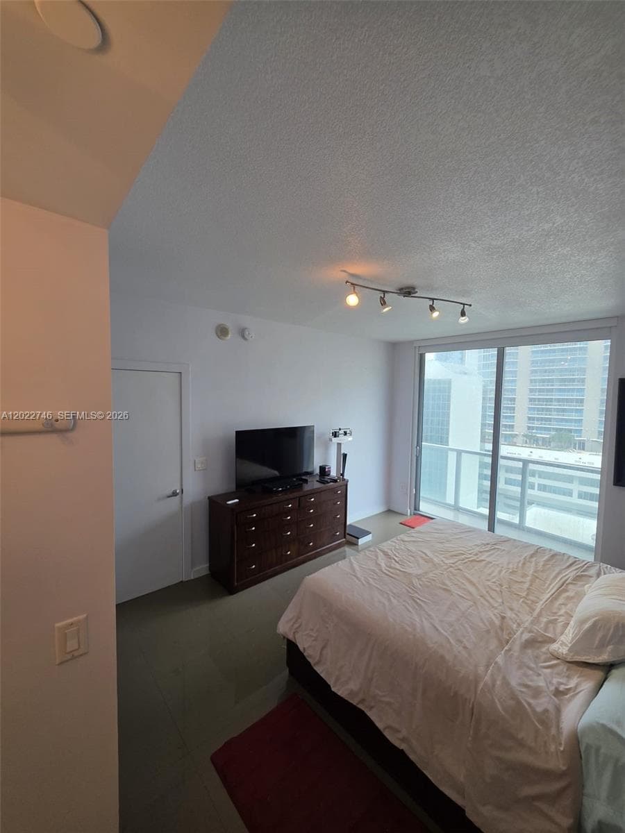 1060 Brickell Ave # 2201, Miami FL 33131 — 21
