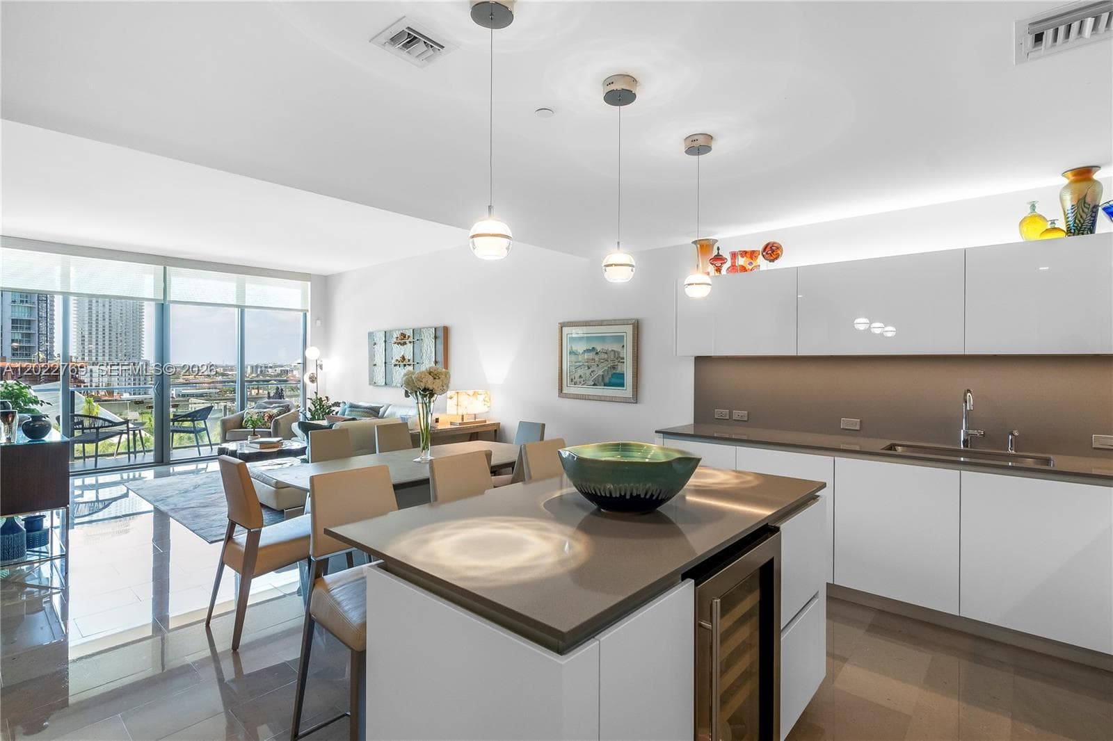 68 SE 6th Street # 810, Miami FL 33131 — 1