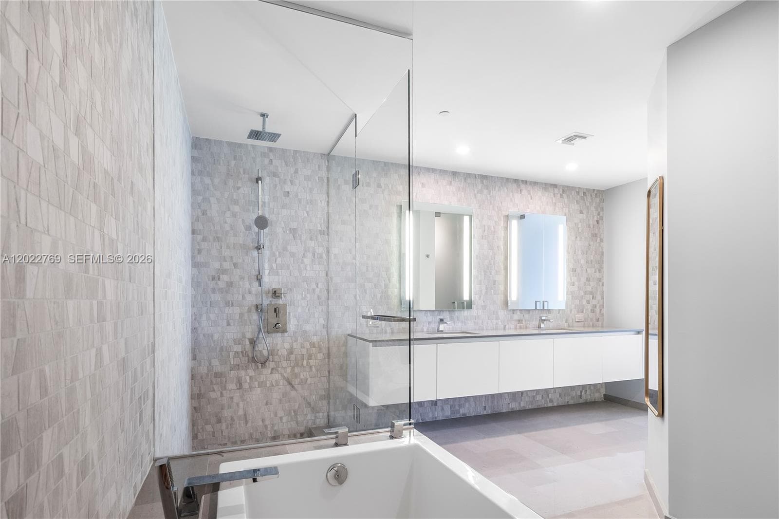68 SE 6th Street # 810, Miami FL 33131 — 18