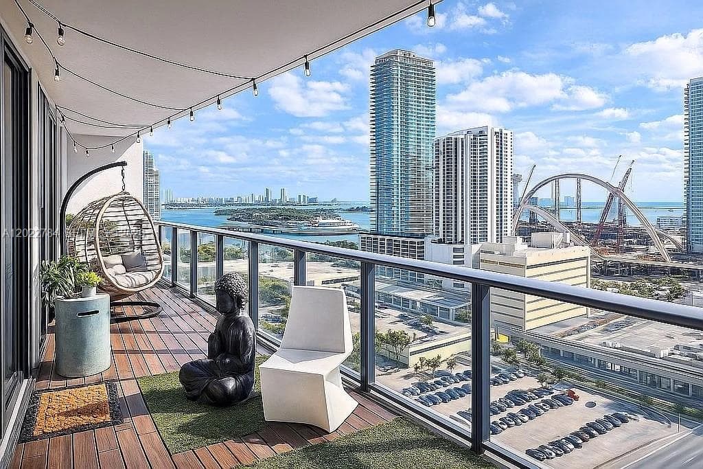 1600 NE 1st Ave # 2009, Miami FL 33132 — 1