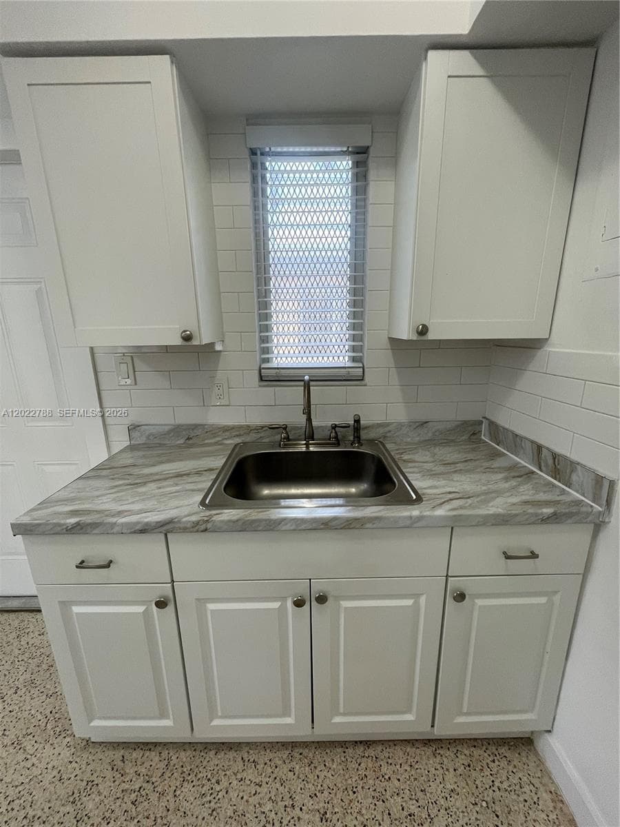 940 SW 4th ave # 1, Miami FL 33130 — 2