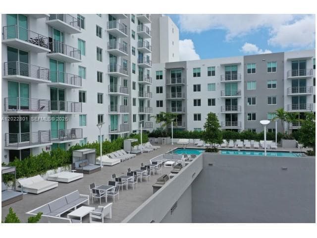 729 NW 2nd St # 422, Miami FL 33128 — 1